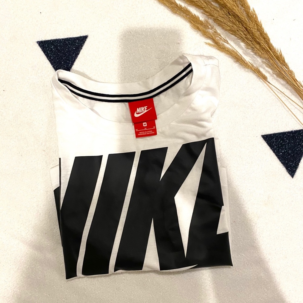 Nike crop tank in size M